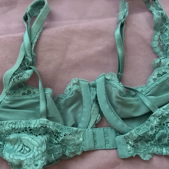 Victoria’s Secret 34c Lace floral Bra - Picture 5 of 6